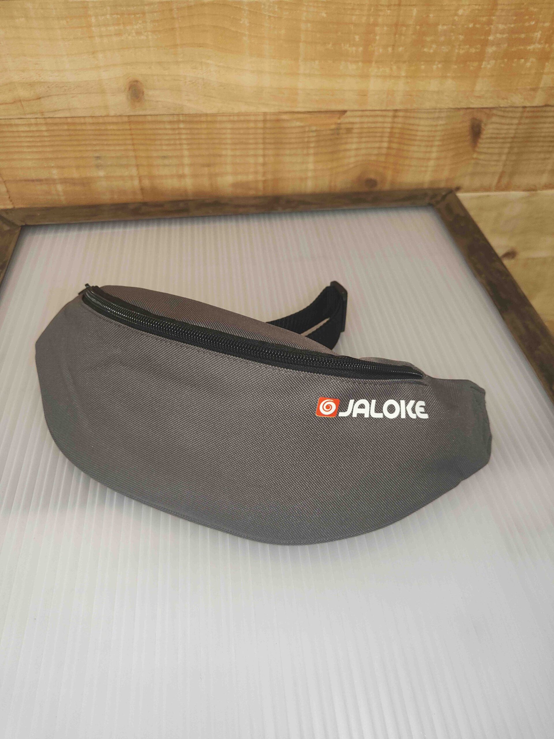 Ri?onera banana logo